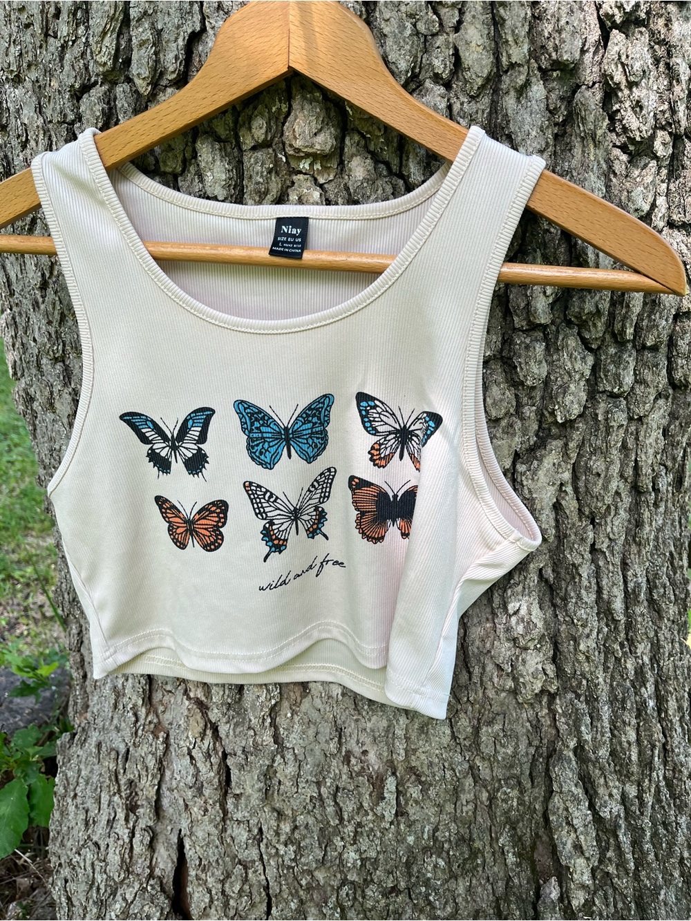⭐️Niay Cropped Graphic Tank in size L